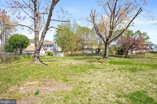 28 Matthew Dr, Trenton NJ 08628-3340 exterior