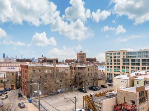 3232 Halsted St, Chicago IL 60657-3476 exterior