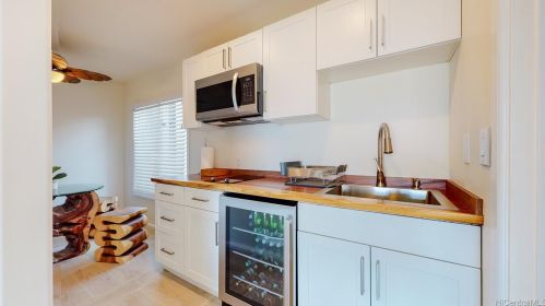 5005 Kalanianaole Hwy, Honolulu HI  96821-1505 exterior