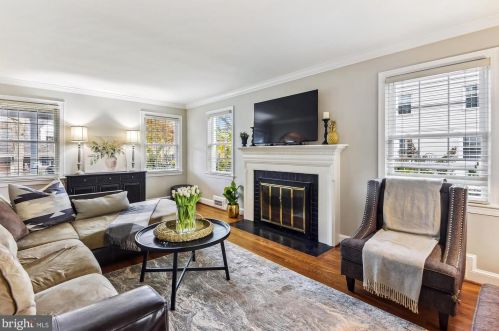 1612 Oakcrest Dr, Alexandria VA 22302-2337 exterior