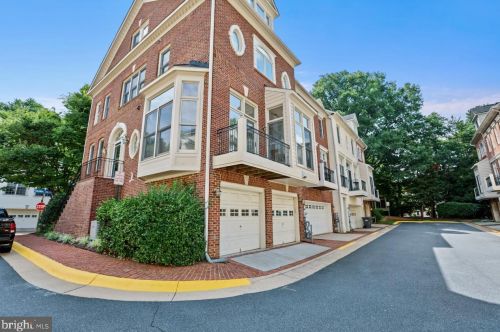 1626 Colonial Hills Dr, Mc Lean VA  22102-2938 exterior