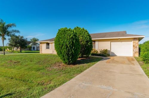 3692 Kasin St, Fort Pierce, FL 34953-3805