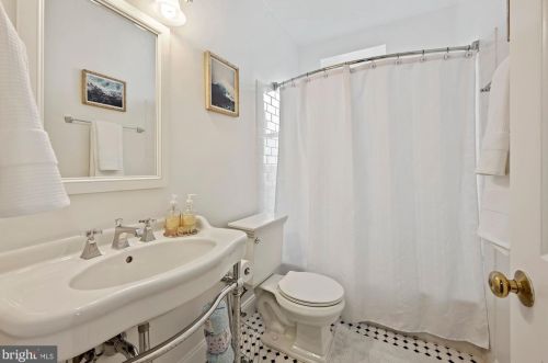 1735 New Hampshire Ave, Washington DC 20009-2568 exterior