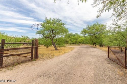 1660 King St, Tucson AZ 85749-8270 exterior