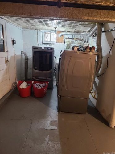 2879 Dill Pl, Bronx NY 10465-2419 exterior