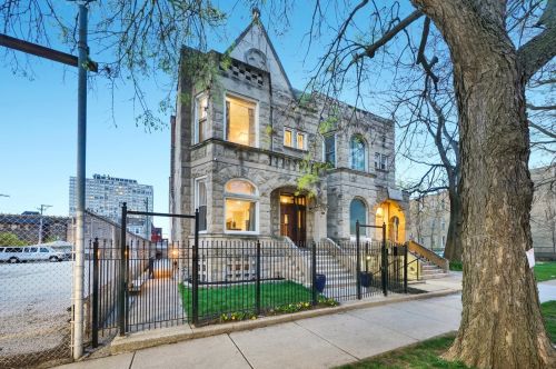 422 49th St, Chicago, IL 60615-2358