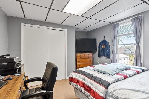 9 Elizabeth St, Worcester MA 01605-2949 exterior