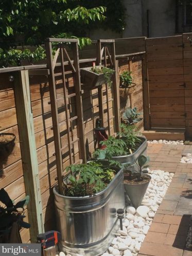 2443 Coral St, Philadelphia PA 19125-1625 exterior