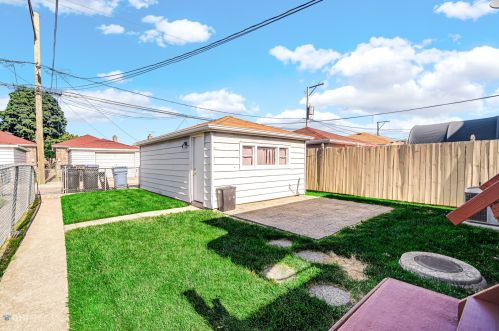 7944 Whipple St, Chicago IL 60655-2215 exterior