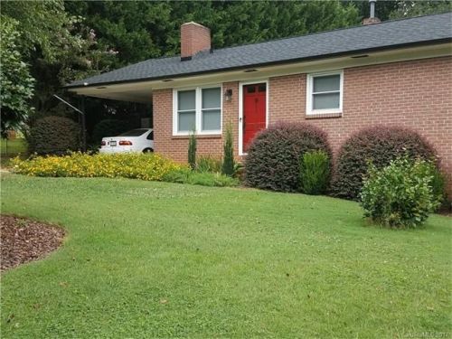 107 Stanford Dr, Stanley, NC 28164-1265