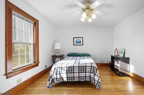 54 Main St, Clinton NJ 08809-1250 exterior