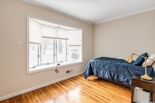 4 Lynhaven Pl, Commack NY 11725-3107 exterior