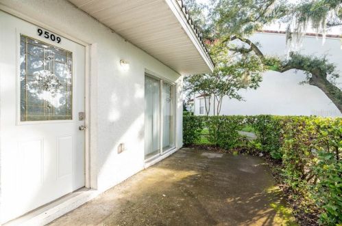 9509 Citrus Glen Pl, Tampa FL 33618-4018 exterior