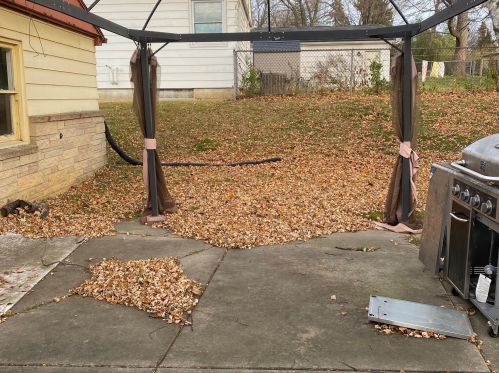 2933 Rochelle Ave, Milwaukee WI  53209-2624 exterior