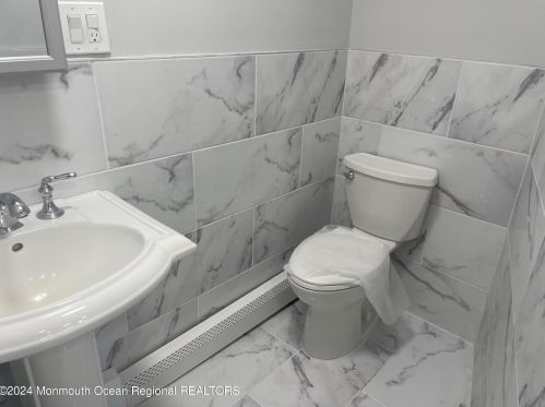 533 Oak Tree Ln, Jackson Twp NJ  08527-3029 exterior