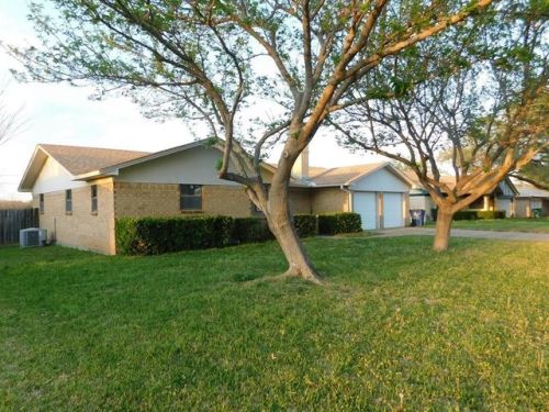 1205 Randy Dr, Graham, TX 76450-4704