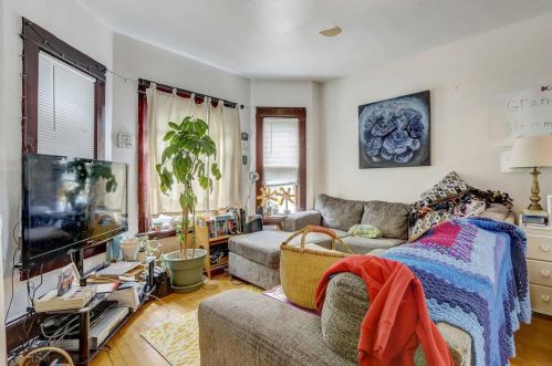 1435 48th St, Milwaukee, WI 53208-2244