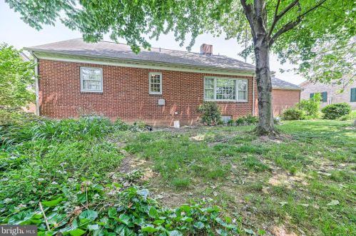 214 Charles St, Hanover PA 17331-2204 exterior