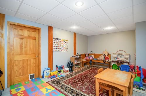 13 Gaylord Rd, Windsor Locks CT 06096-2815 exterior