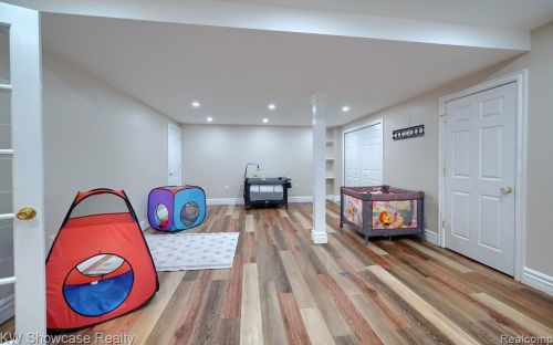 966 Smith Ave, Bham MI  48009-4709 exterior