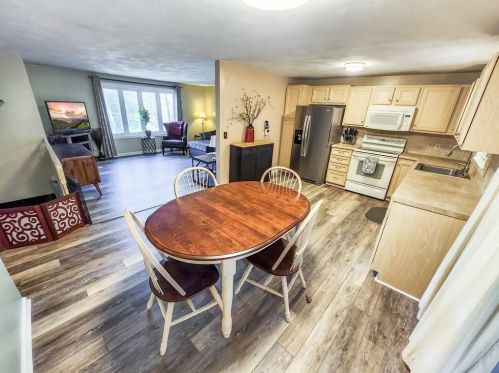 868 Greenville Ave, Providence RI  02919-1324 exterior