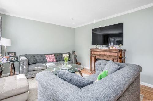 73 Northridge St, Huntington Station, NY 11746-1047