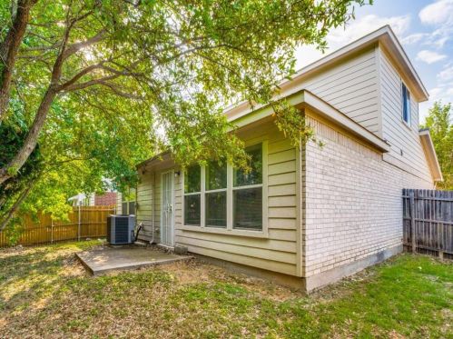 6807 Clark Vista Dr, Dallas TX  75236-5811 exterior