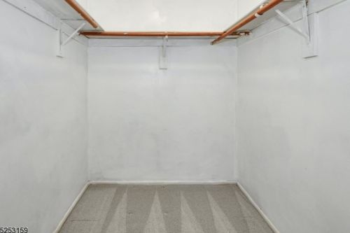 39 Wareham Ct, Scotch Plains NJ 07076-3132 exterior