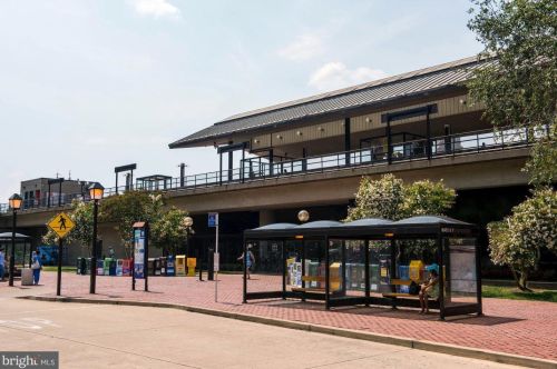 151 Moncure Dr, Alexandria VA 22314-4946 exterior