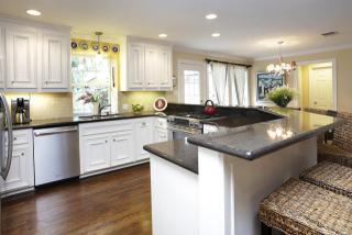 5521 Lincrest Ln, Houston TX  77056-6807 exterior