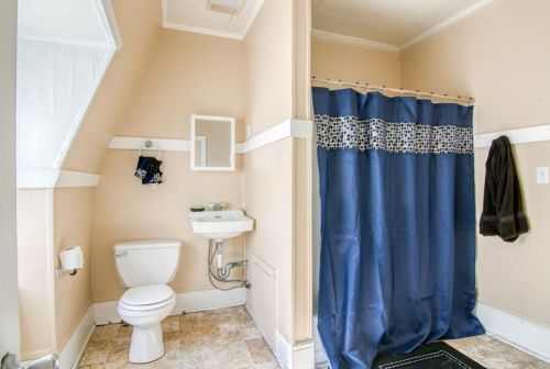 78 Maple St, Springfield MA 01105-1858 exterior