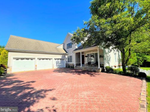 4 Southern Hills Dr, Montgomery NJ  08558-2348 exterior