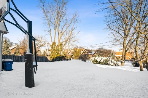 323 Kenmore Ave, Elmhurst IL 60126-3517 exterior