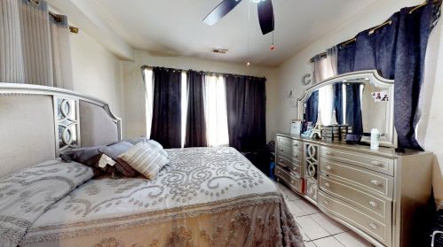 1055 Springfield Ave, Chicago IL 60624-4026 exterior