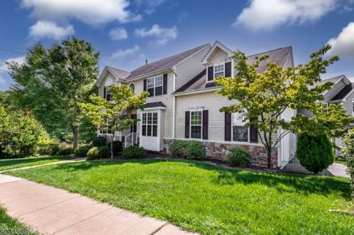 1 Crestview Dr, Hackettstown, NJ 07840-5673