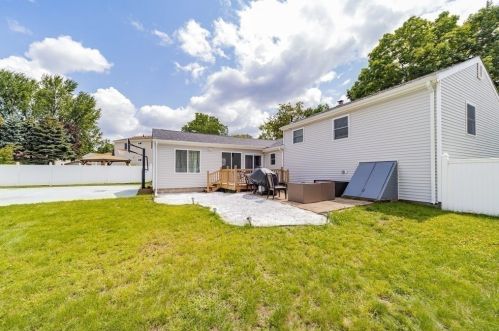 145 Wildwood Ave, Springfield MA  01118-1955 exterior