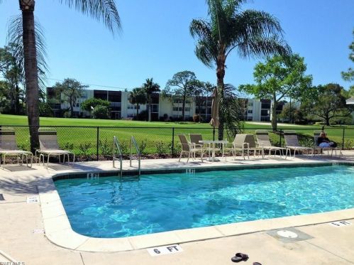 303 Quail Forest Blvd, Naples FL 34105-5556 exterior