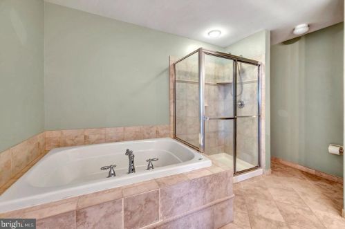 6 Caleb Ln, Princeton NJ 08540-6138 exterior