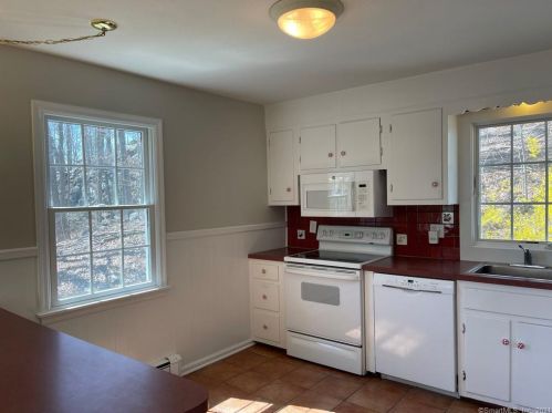 25 Longview Dr, Ridgefield CT 06877-3514 exterior