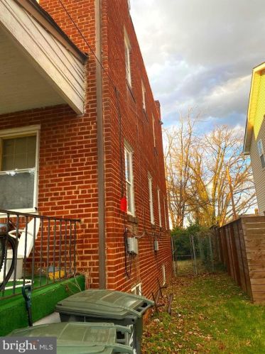 4712 Dix St, Washington, DC 20019-4607