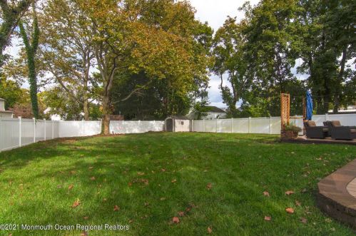 235 Broadway, East Freehold NJ 07728-1862 exterior