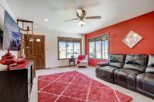 9438 Montana Ave, Milwaukee WI 53227-3324 exterior