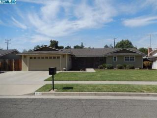 817 N Pl, Tulare, CA 93274-2031