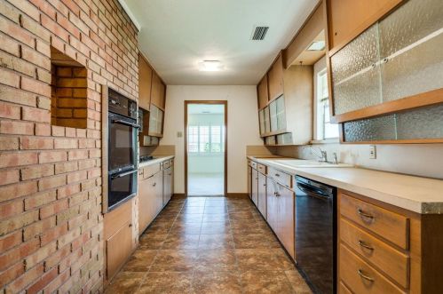 3223 Duchess Trl, Dallas TX 75229-5012 exterior