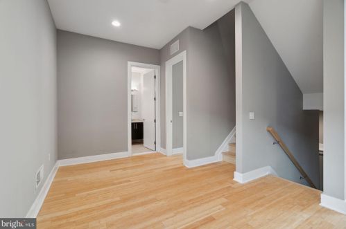 914 Darien St, Philadelphia PA  19147-3907 exterior