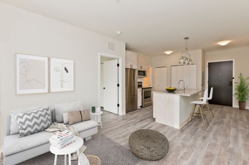 6149 Broadway St, Chicago, IL 60660-2501