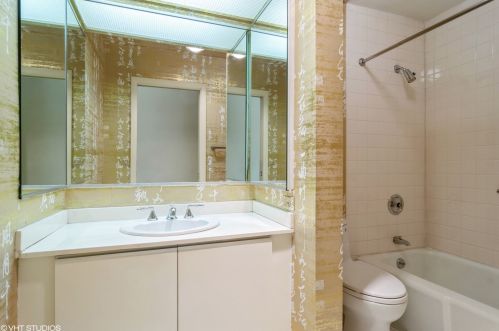 50 Bellevue Pl, Chicago IL 60611-1129 exterior