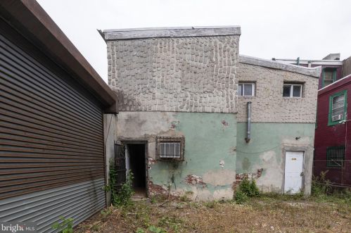 2320 2nd St, Philadelphia PA 19133-3303 exterior