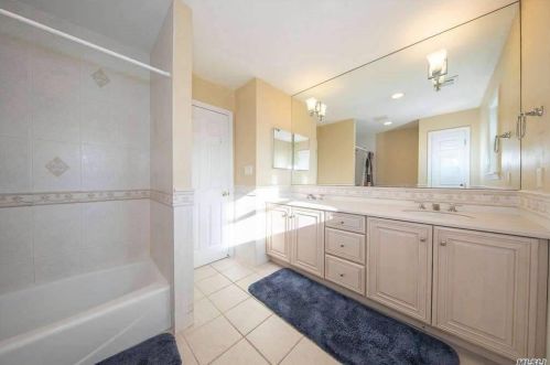 15 Aly Pond Ct, Huntington Station NY 11746-5875 exterior