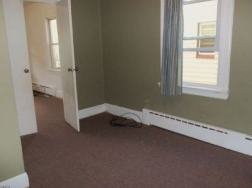 225 Main St, Bound Brk NJ 08805-1837 exterior